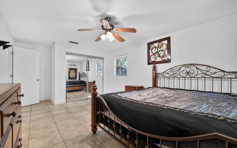 For Sale: $145,000 (2 beds, 1 baths, 1034 Square Feet)
