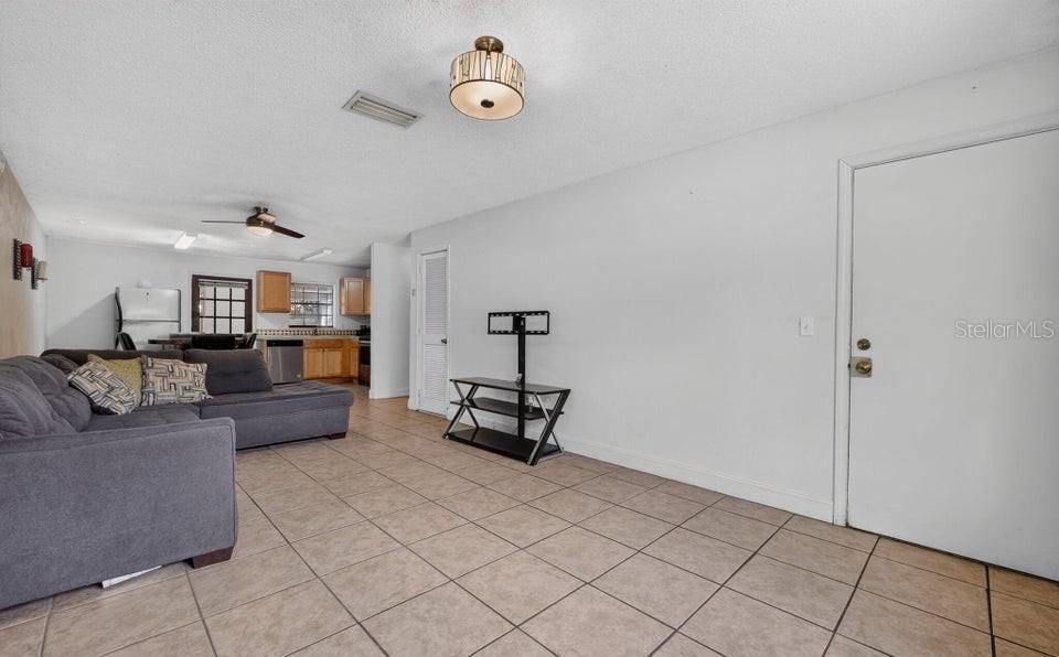 For Sale: $145,000 (2 beds, 1 baths, 1034 Square Feet)