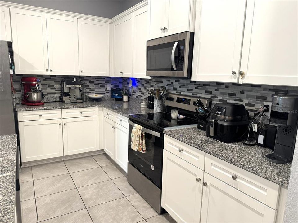 В аренду: $1,850 (3 спален, 2 ванн, 1758 Квадратных фут)