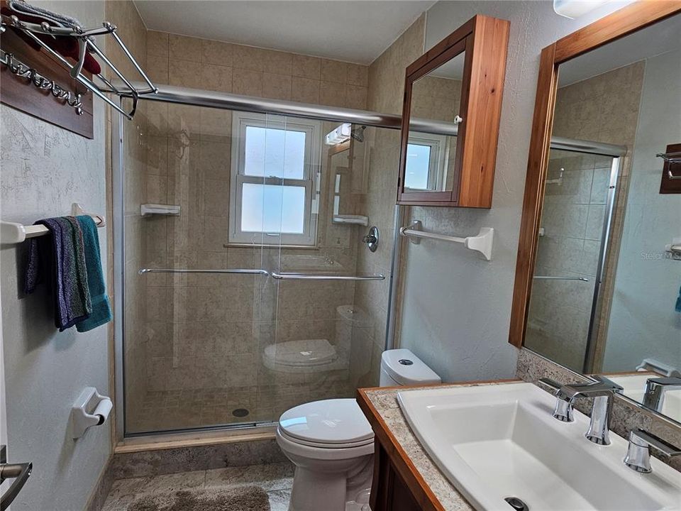 For Rent: $2,300 (2 beds, 2 baths, 1946 Square Feet)