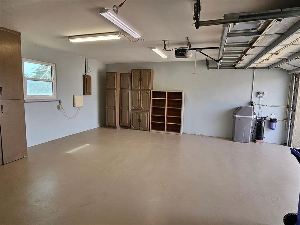 For Rent: $2,300 (2 beds, 2 baths, 1946 Square Feet)