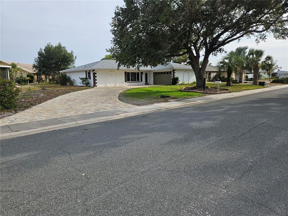 For Rent: $2,300 (2 beds, 2 baths, 1946 Square Feet)