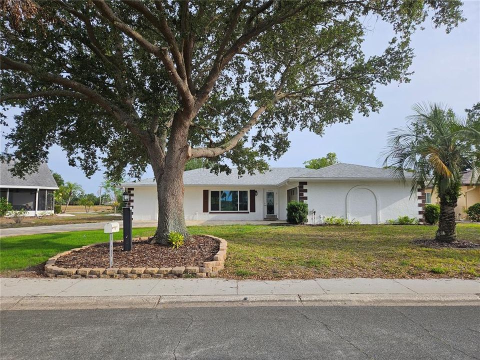 For Rent: $2,300 (2 beds, 2 baths, 1946 Square Feet)