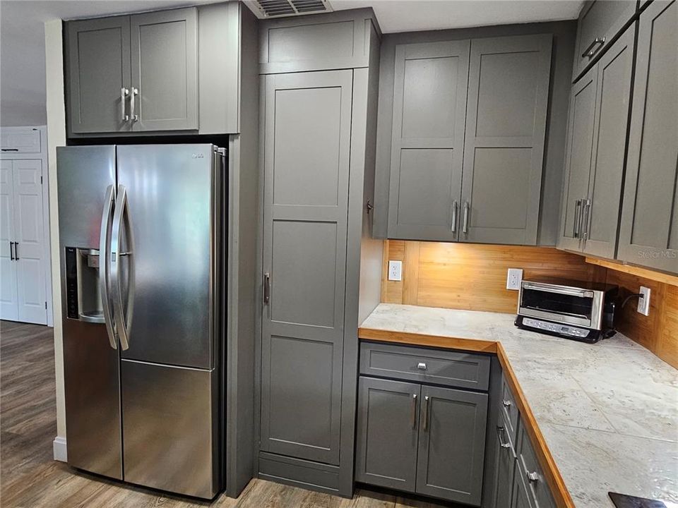 For Rent: $2,300 (2 beds, 2 baths, 1946 Square Feet)