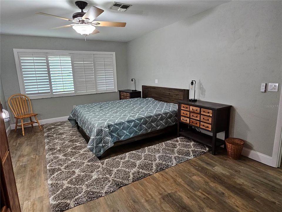 For Rent: $2,300 (2 beds, 2 baths, 1946 Square Feet)