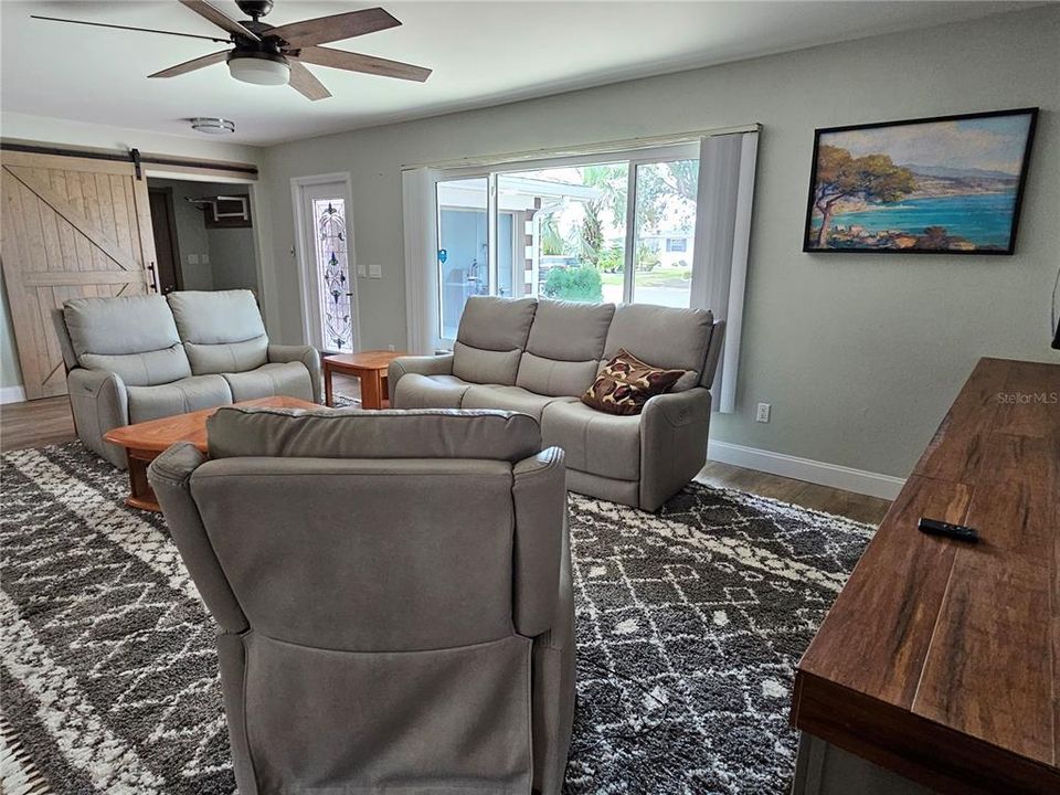 For Rent: $2,300 (2 beds, 2 baths, 1946 Square Feet)