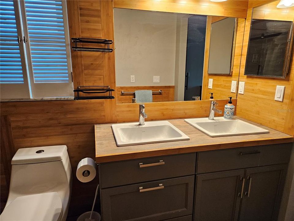 For Rent: $2,300 (2 beds, 2 baths, 1946 Square Feet)