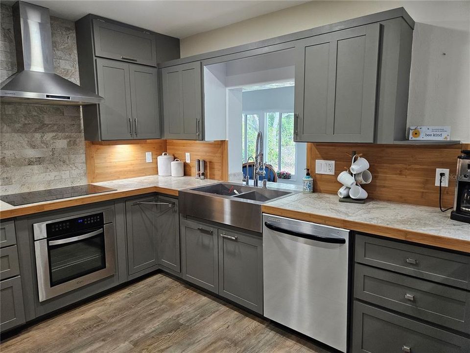 For Rent: $2,300 (2 beds, 2 baths, 1946 Square Feet)