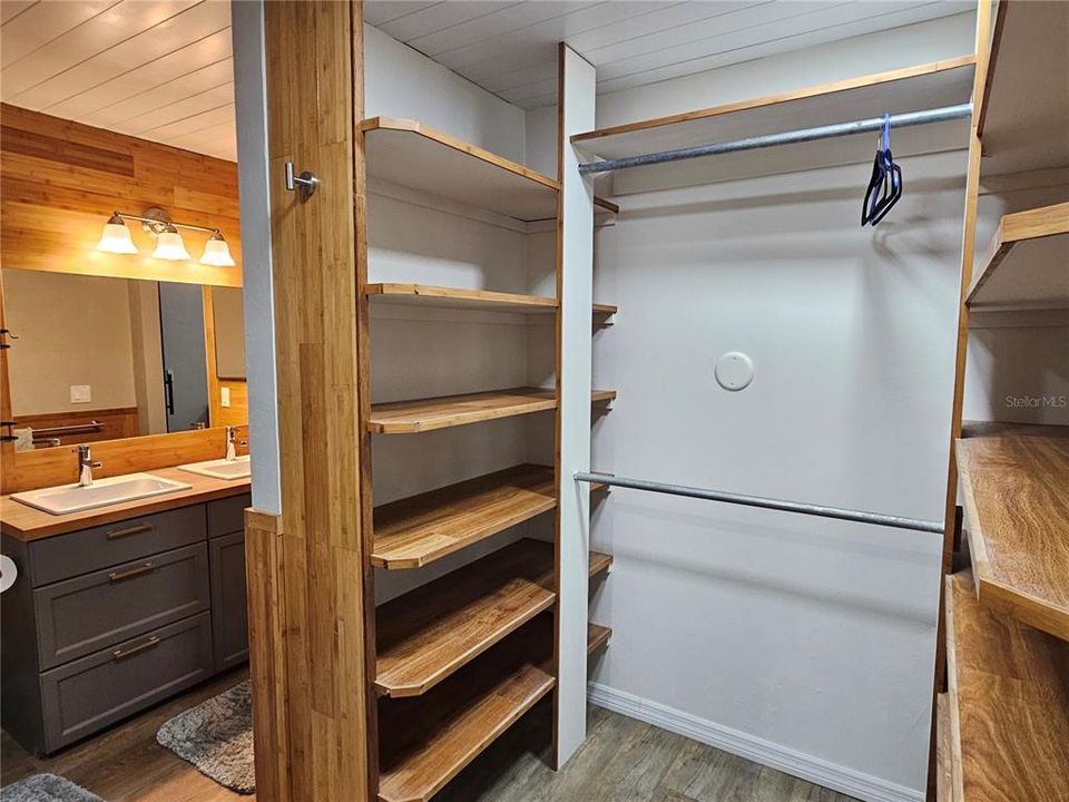 For Rent: $2,300 (2 beds, 2 baths, 1946 Square Feet)