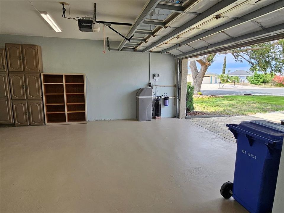 For Rent: $2,300 (2 beds, 2 baths, 1946 Square Feet)