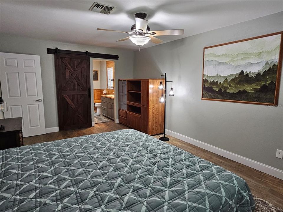 For Rent: $2,300 (2 beds, 2 baths, 1946 Square Feet)