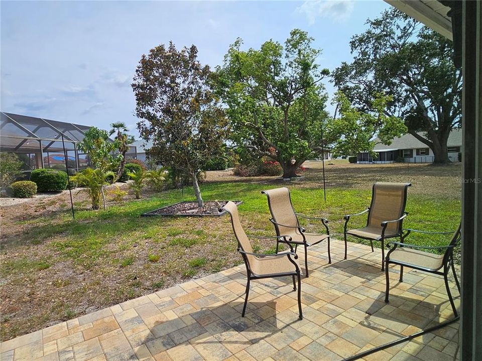 For Rent: $2,300 (2 beds, 2 baths, 1946 Square Feet)