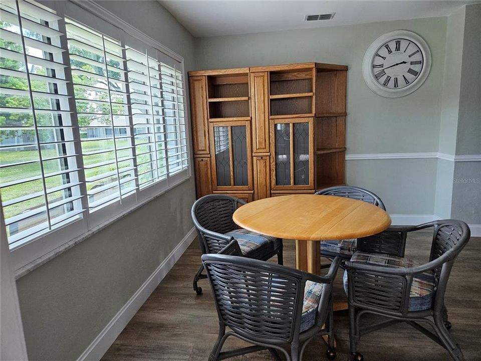 For Rent: $2,300 (2 beds, 2 baths, 1946 Square Feet)