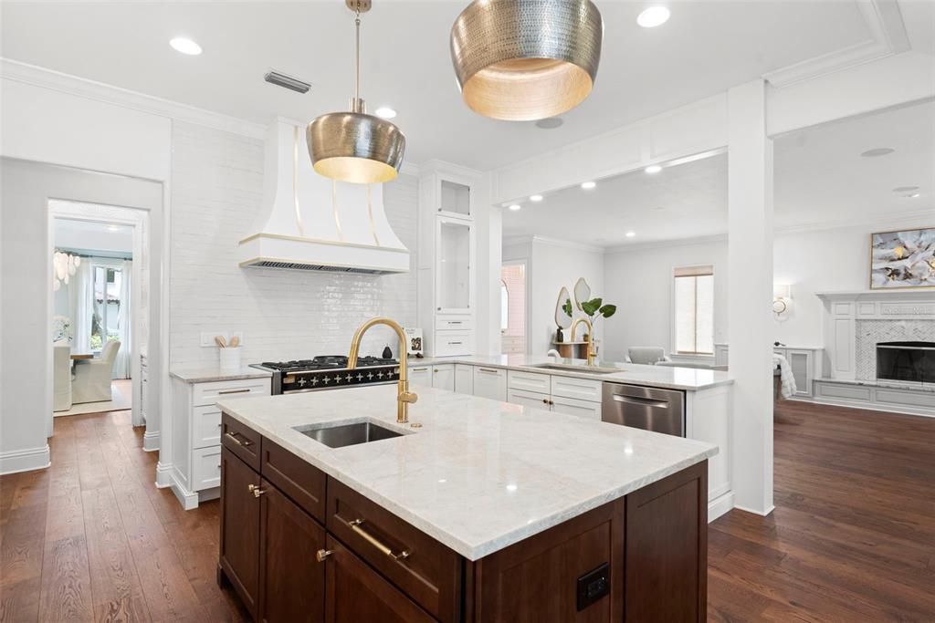 En Venta: $2,699,000 (5 camas, 5 baños, 5565 Pies cuadrados)