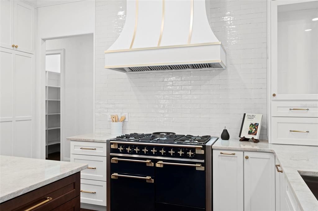 En Venta: $2,699,000 (5 camas, 5 baños, 5565 Pies cuadrados)