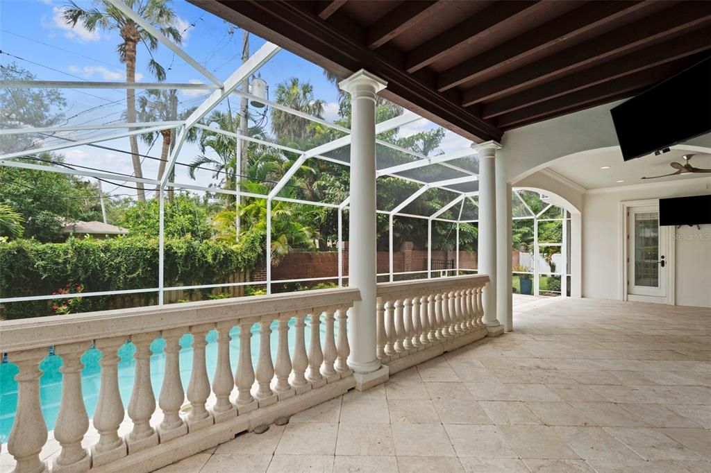 En Venta: $2,699,000 (5 camas, 5 baños, 5565 Pies cuadrados)