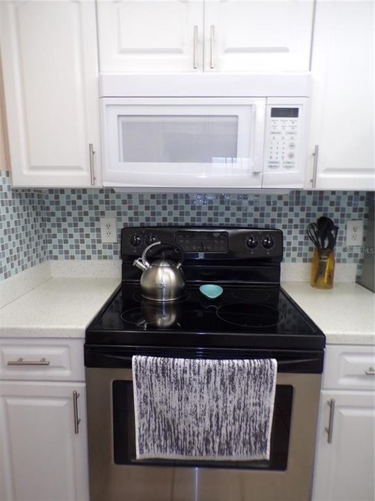 For Rent: $2,800 (2 beds, 2 baths, 893 Square Feet)