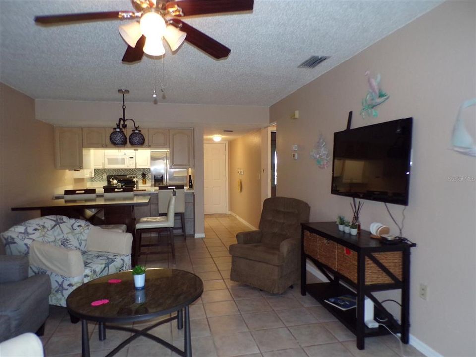 For Rent: $2,800 (2 beds, 2 baths, 893 Square Feet)