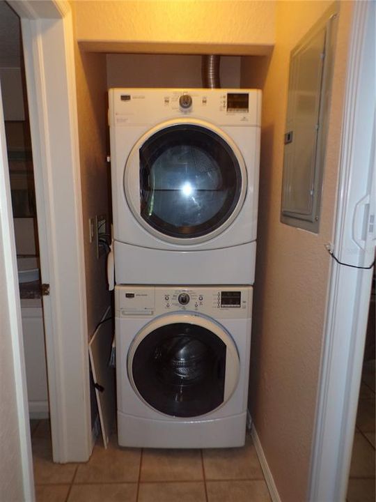 For Rent: $2,800 (2 beds, 2 baths, 893 Square Feet)