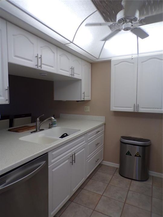 For Rent: $2,800 (2 beds, 2 baths, 893 Square Feet)