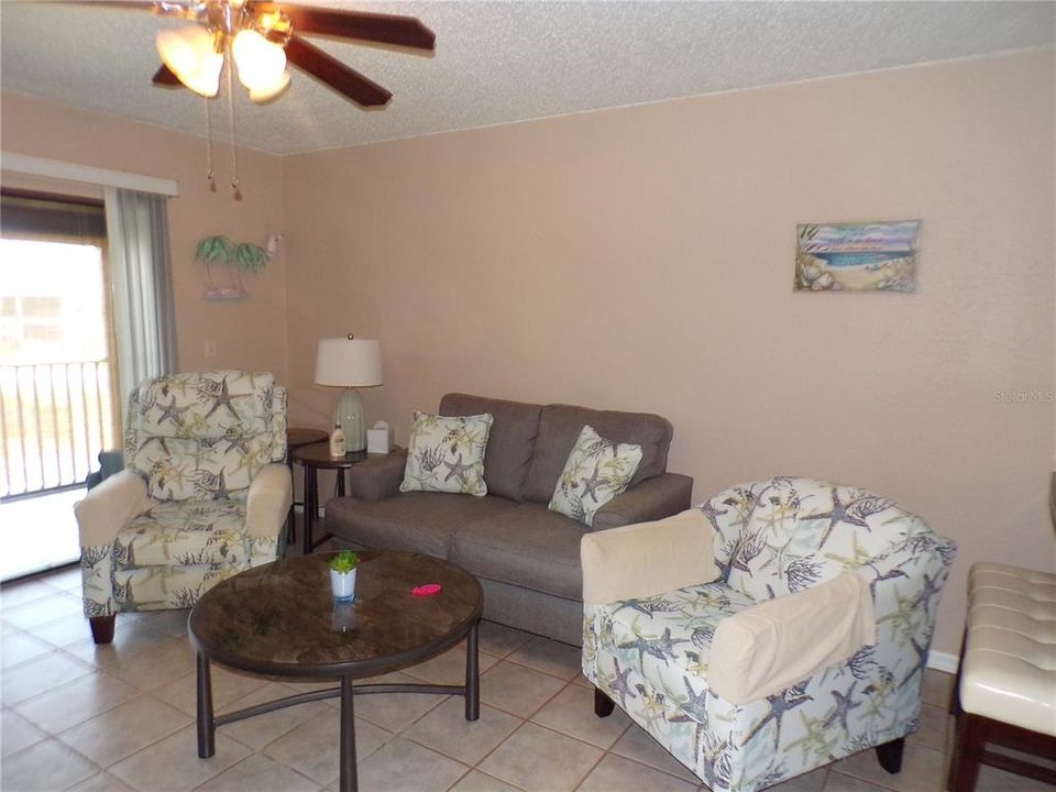 For Rent: $2,800 (2 beds, 2 baths, 893 Square Feet)