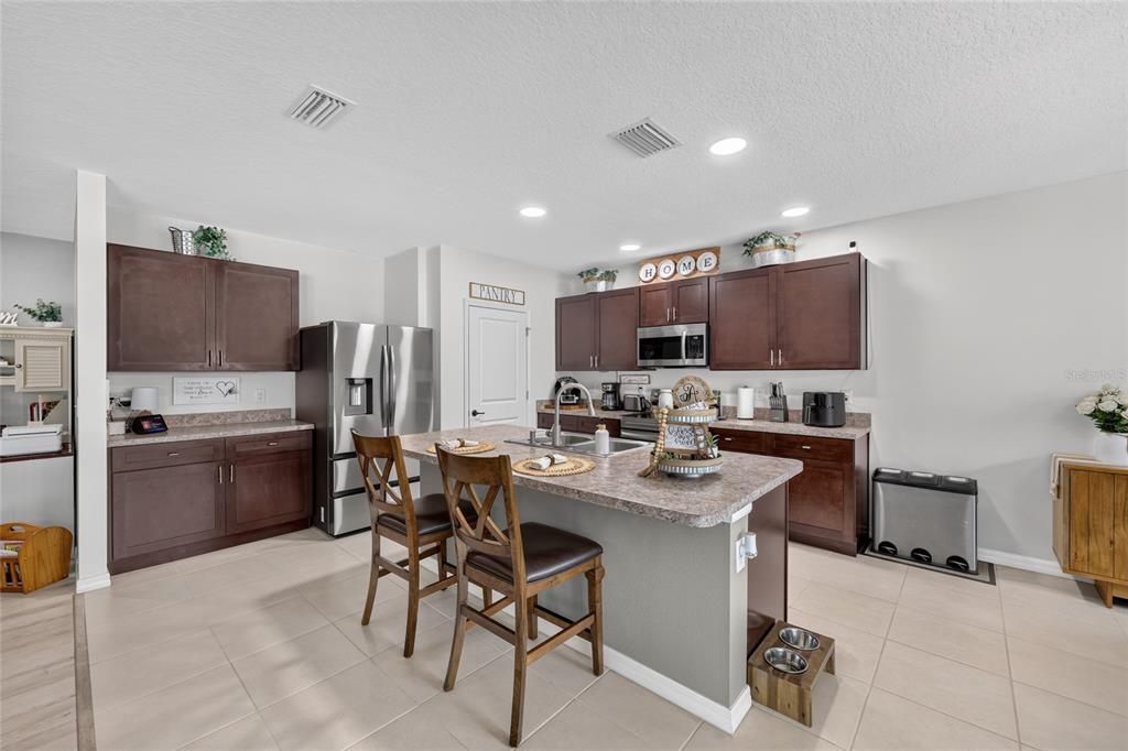 En Venta: $399,000 (4 camas, 2 baños, 2319 Pies cuadrados)