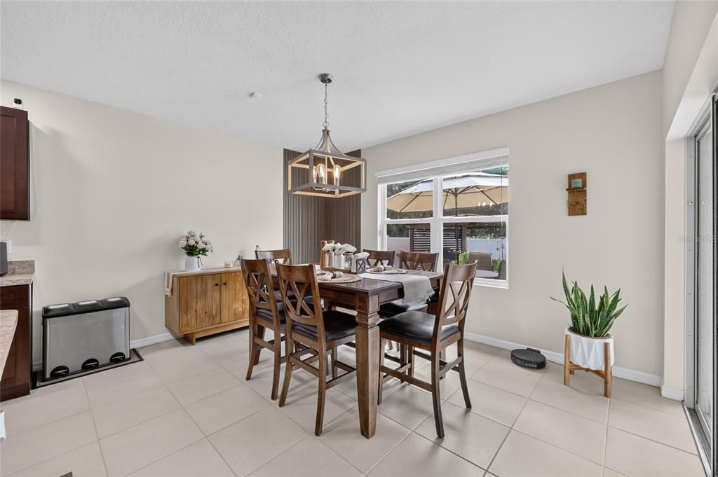 En Venta: $399,000 (4 camas, 2 baños, 2319 Pies cuadrados)
