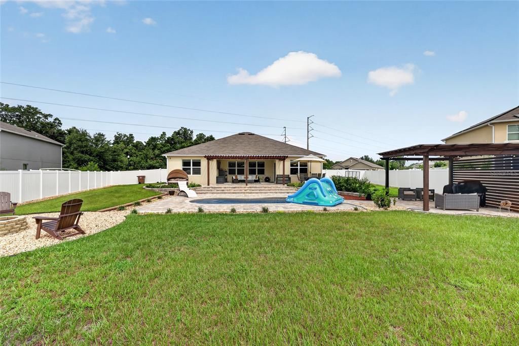 En Venta: $399,000 (4 camas, 2 baños, 2319 Pies cuadrados)