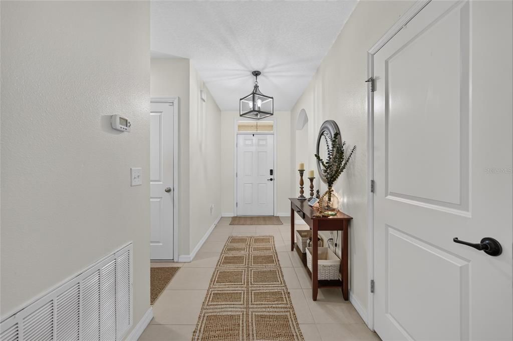 En Venta: $399,000 (4 camas, 2 baños, 2319 Pies cuadrados)
