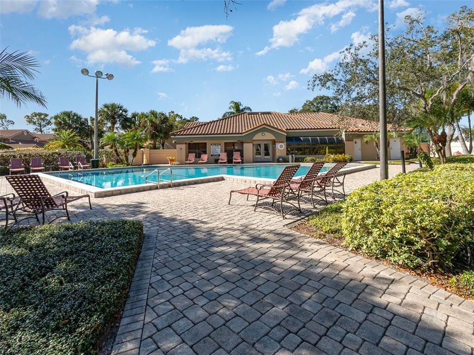 For Sale: $269,900 (2 beds, 2 baths, 1075 Square Feet)