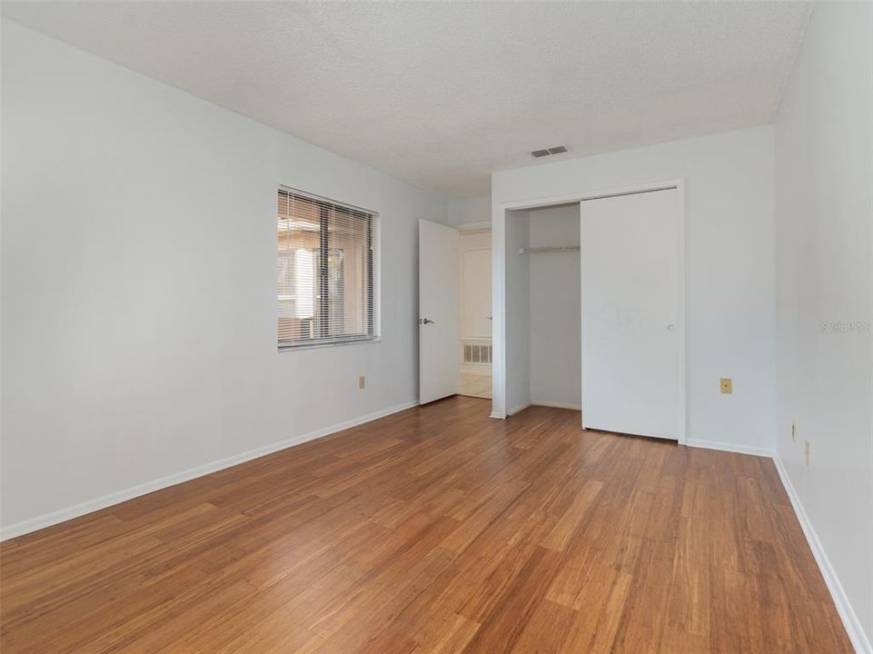 For Sale: $269,900 (2 beds, 2 baths, 1075 Square Feet)
