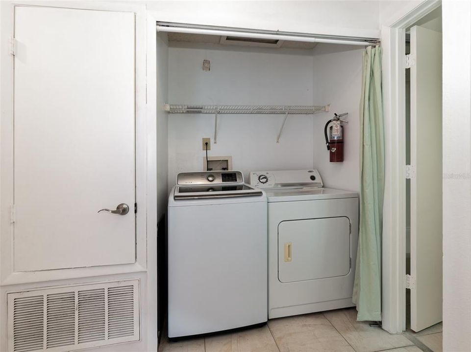 For Sale: $269,900 (2 beds, 2 baths, 1075 Square Feet)