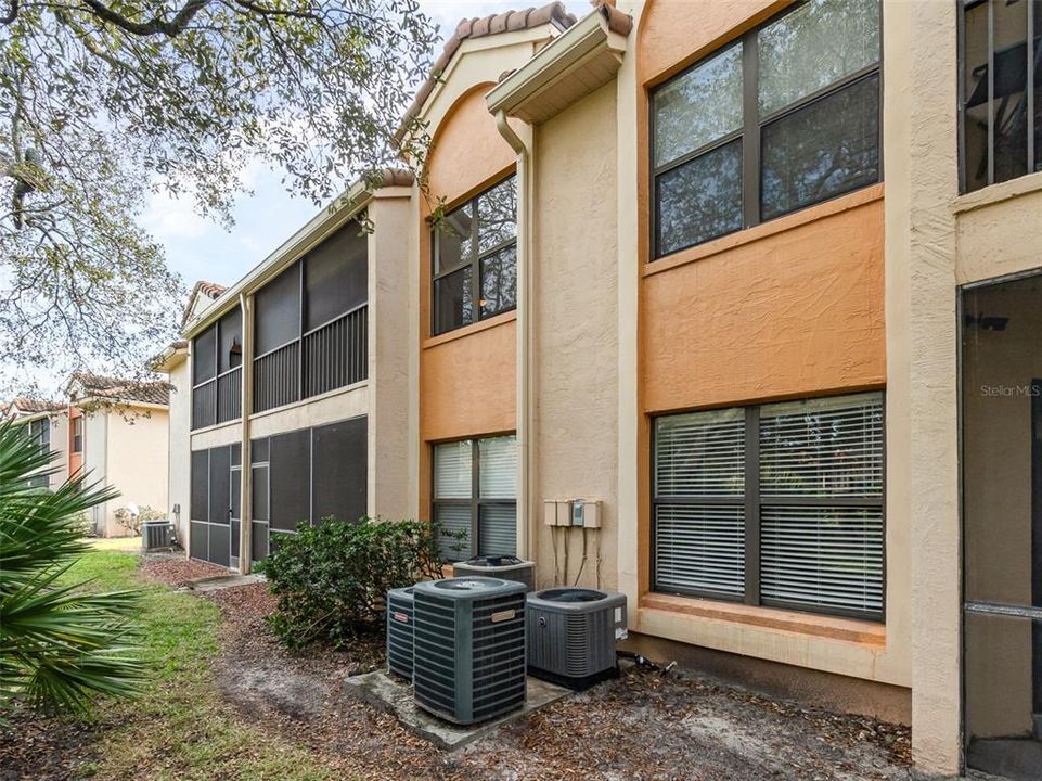 For Sale: $269,900 (2 beds, 2 baths, 1075 Square Feet)