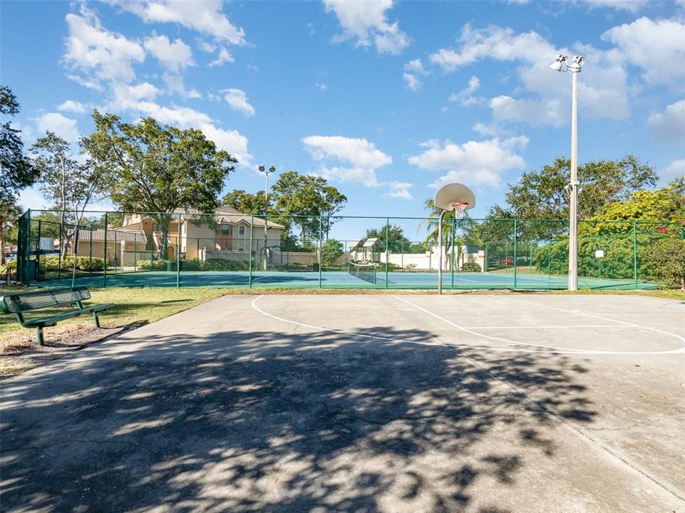 For Sale: $269,900 (2 beds, 2 baths, 1075 Square Feet)