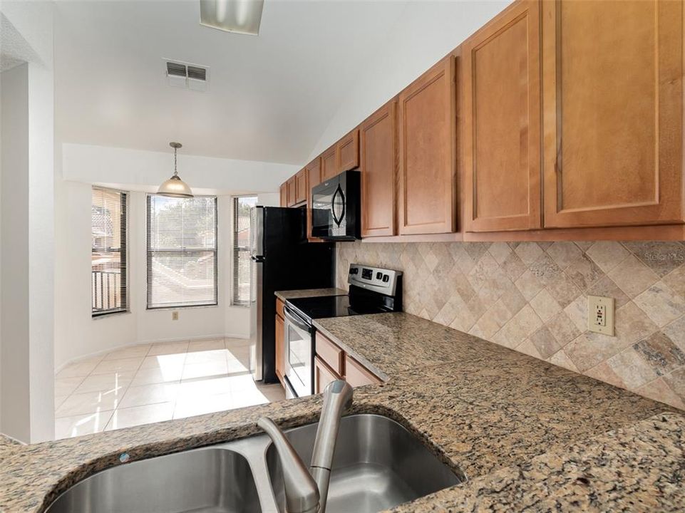 For Sale: $269,900 (2 beds, 2 baths, 1075 Square Feet)