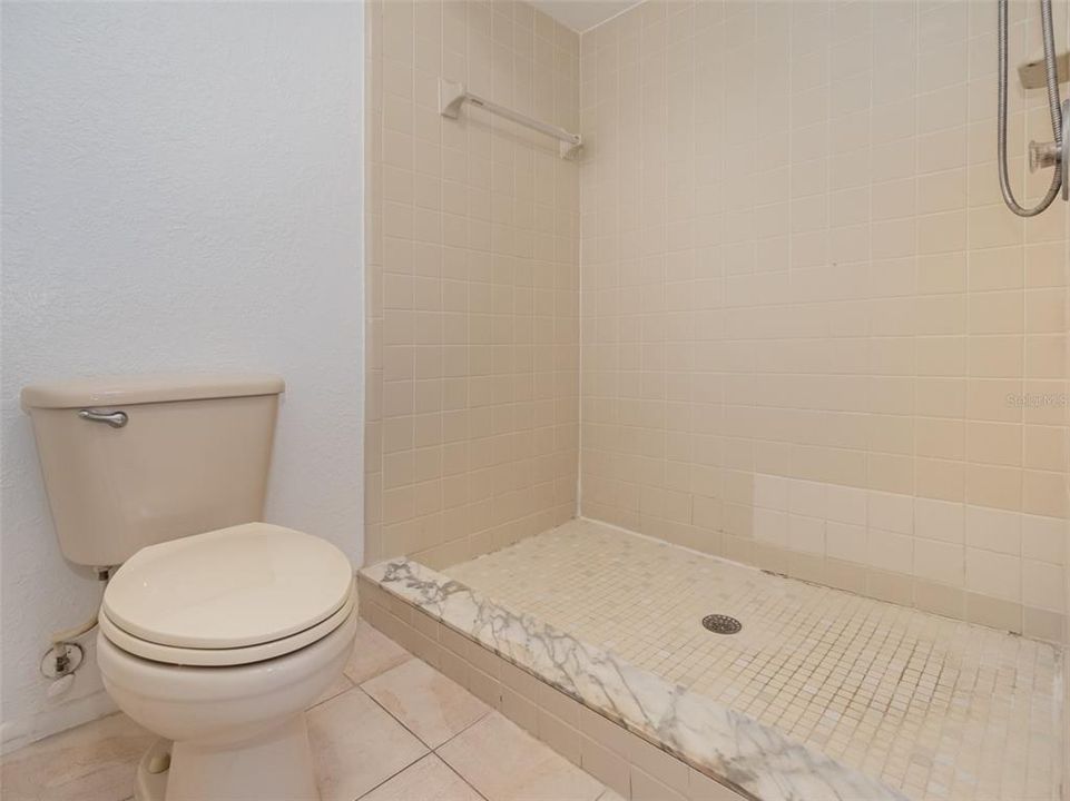 For Sale: $269,900 (2 beds, 2 baths, 1075 Square Feet)