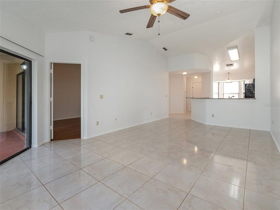 For Sale: $269,900 (2 beds, 2 baths, 1075 Square Feet)