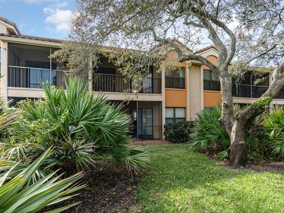 For Sale: $269,900 (2 beds, 2 baths, 1075 Square Feet)