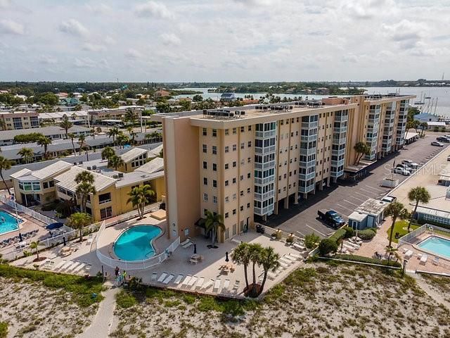 For Rent: $5,300 (2 beds, 2 baths, 867 Square Feet)