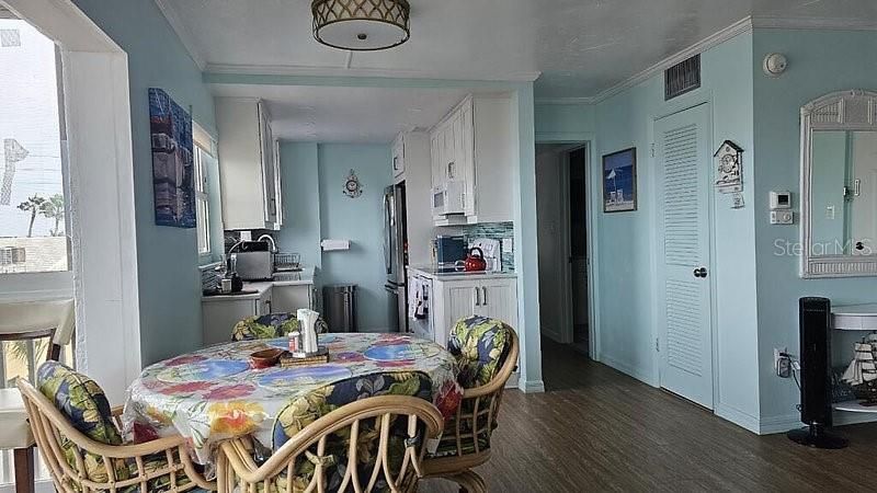 For Rent: $5,300 (2 beds, 2 baths, 867 Square Feet)