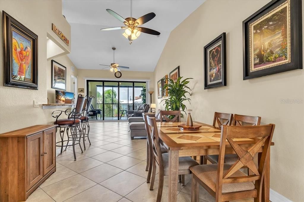En Venta: $327,000 (2 camas, 2 baños, 1484 Pies cuadrados)