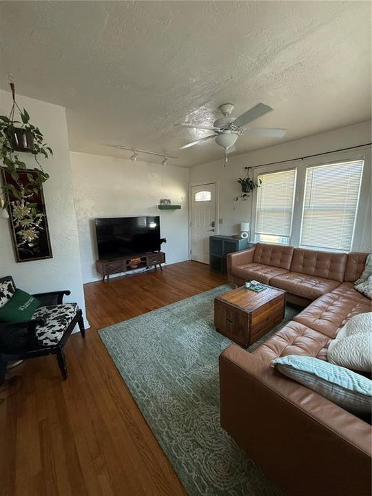 En Venta: $375,000 (2 camas, 2 baños, 815 Pies cuadrados)