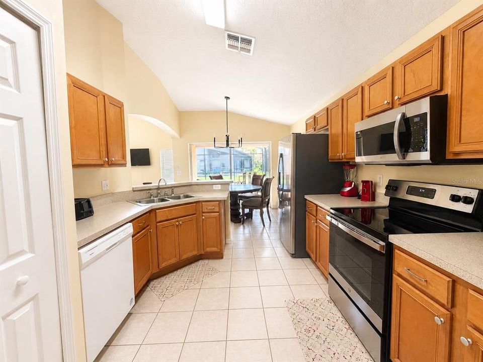 For Rent: $2,825 (5 beds, 3 baths, 2244 Square Feet)