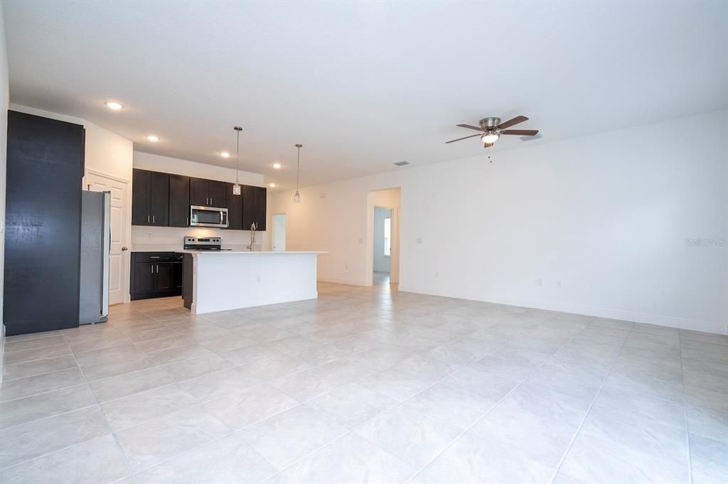 For Sale: $279,899 (4 beds, 2 baths, 1696 Square Feet)