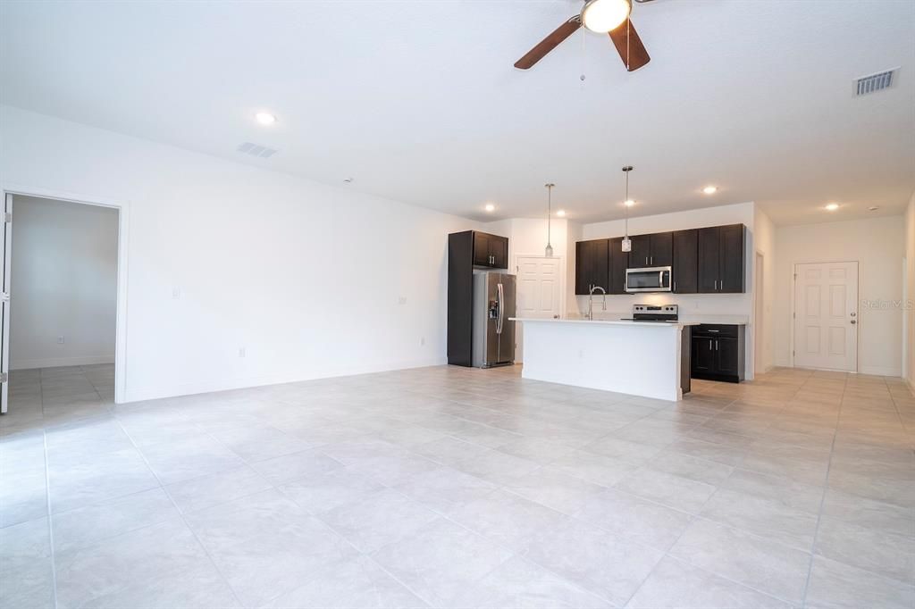 For Sale: $279,899 (4 beds, 2 baths, 1696 Square Feet)