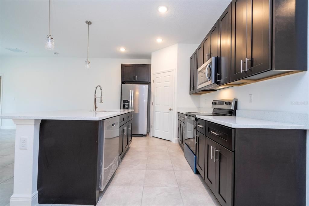For Sale: $279,899 (4 beds, 2 baths, 1696 Square Feet)