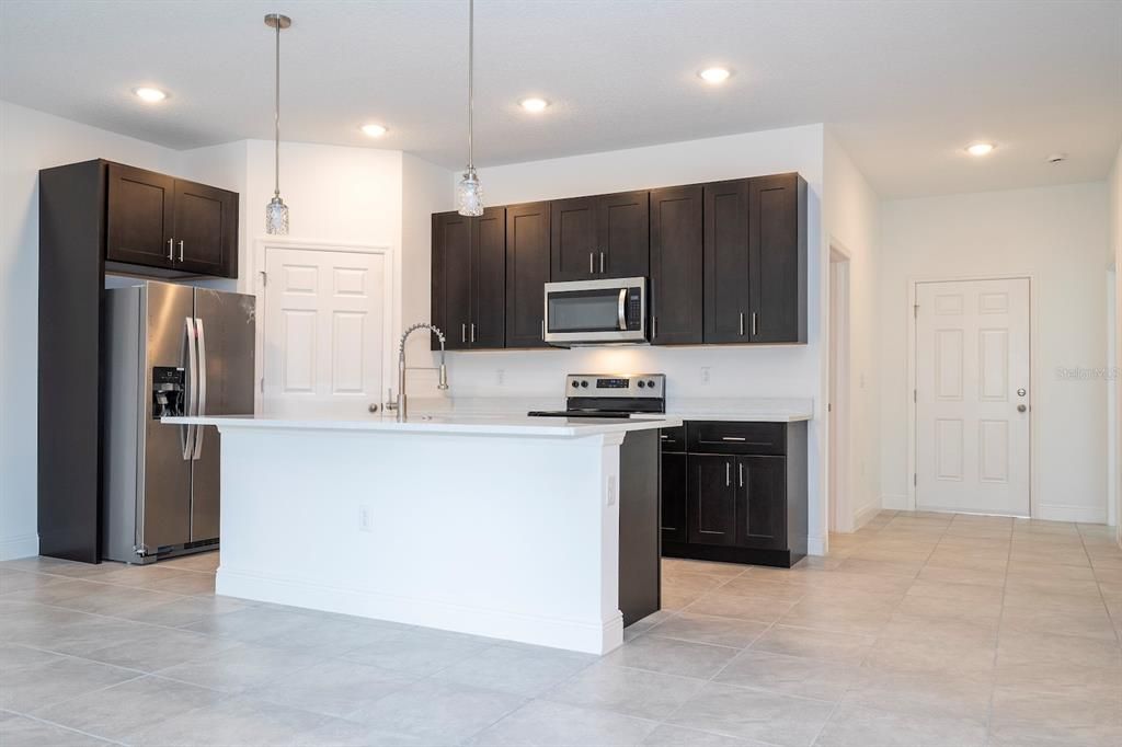 For Sale: $279,899 (4 beds, 2 baths, 1696 Square Feet)