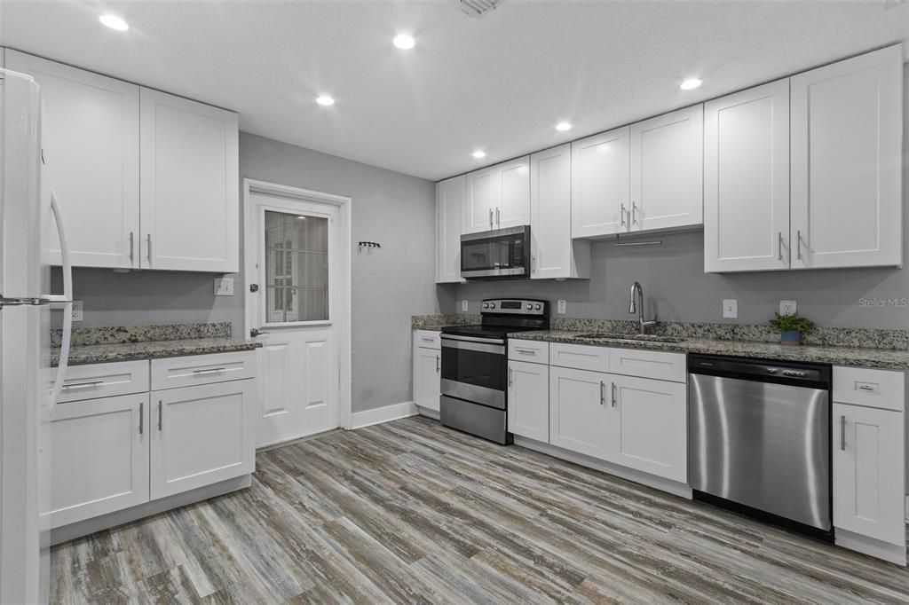 На продажу: $399,000 (3 спален, 2 ванн, 1095 Квадратных фут)