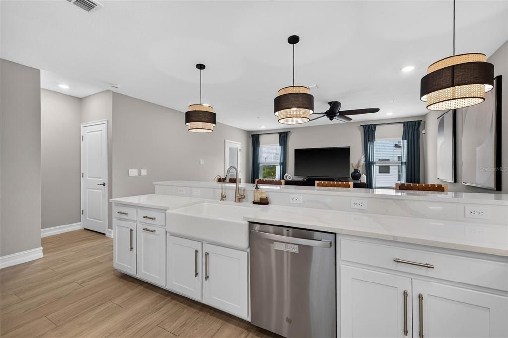 En Venta: $795,000 (3 camas, 3 baños, 2222 Pies cuadrados)