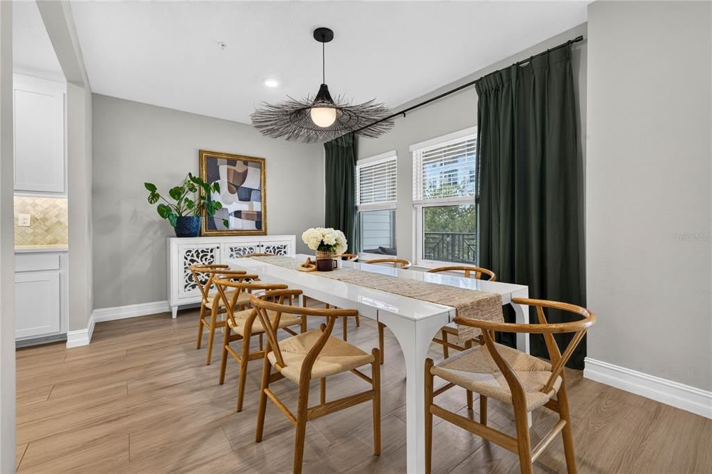 En Venta: $795,000 (3 camas, 3 baños, 2222 Pies cuadrados)